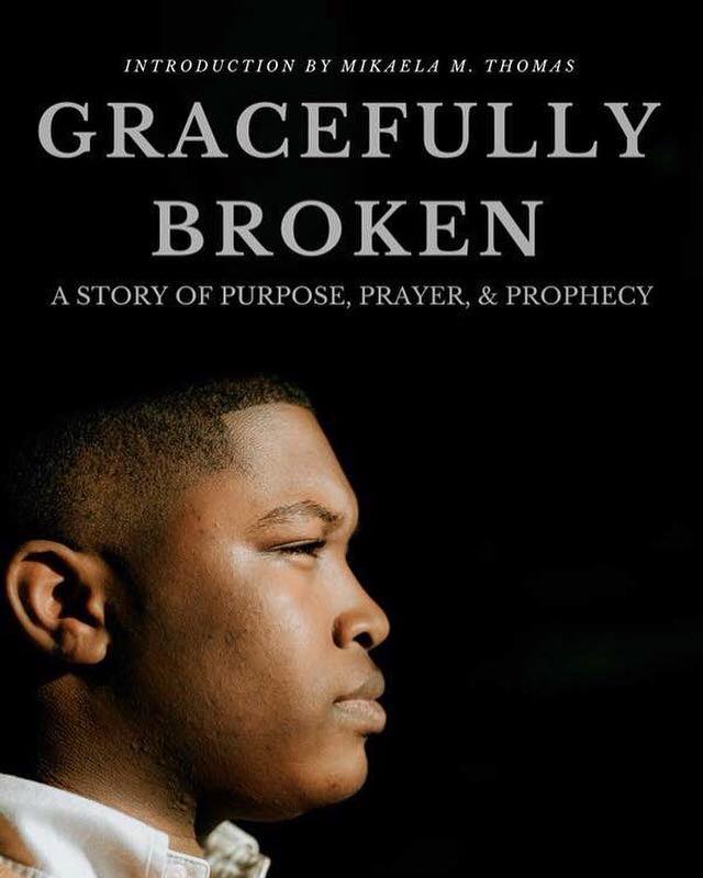 Gracefully Broken, Episode #405 The Write Hour, Interview with Cedric Norris, Jr, Gracefully Broken, How do I write a book, Book Coach, Writing Coach, Editor, Writing, Book, blogging, Editing, how to start a book, The Write Coach